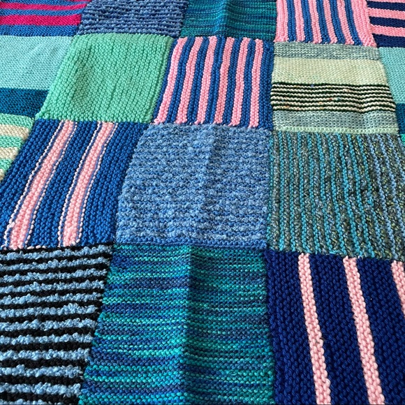 35” by 35” Multicoloured knit Throw /quilt - Picture 3 of 4